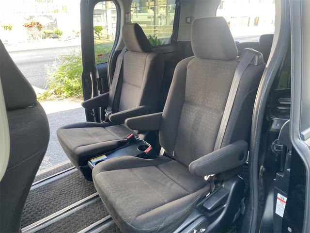 ２列目も足元広々♪後部座席も快適に座っていただけます！