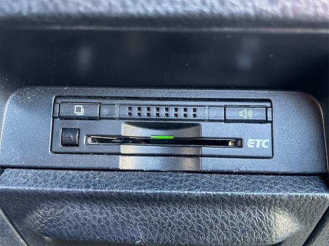 高速道路を使うときにいちいち止まらなくてスイスイ☆乗る時も降りる時もカードさえ入れとけば通勤で毎日使うときも必需品ですよね！もちろん週末の遠出のドライブの際もＥＴＣレーンは空いてますので、スイスイ☆