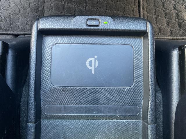 置き型スマホ充電機。充電コードがないから足元もスッキリ！！