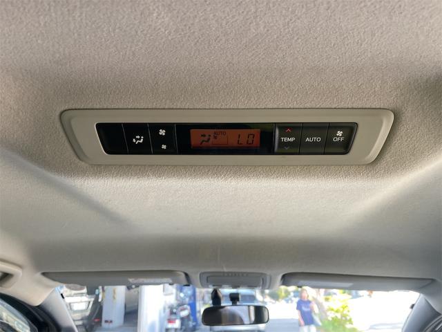 広い後席にもオートエアコンがついてます。快適なドライブが楽しめますね！
