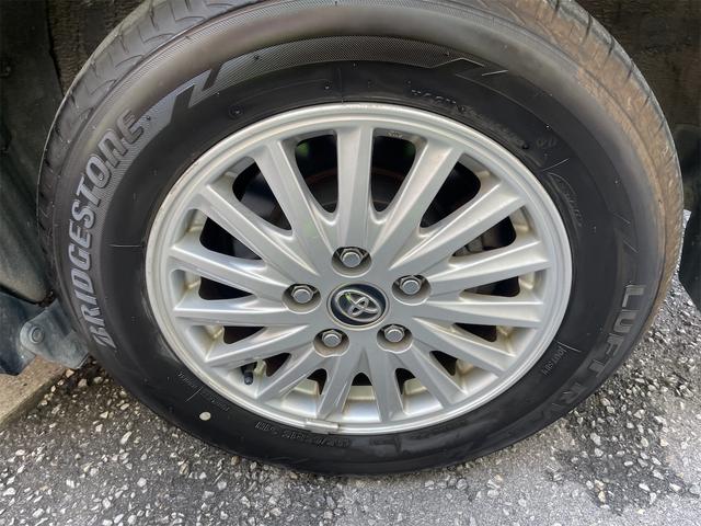 やはり足元にアルミホイールを履いていると、より車が良く見えますねよね！洗車の際は是非、ボディもですがアルミもしっかりと洗ってあげると輝きが復活しますので、足元もピッカピカでいきましょー！