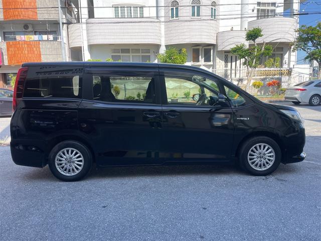 国道５８号線の仲西交差点をパイプライン方面に向かって最初の信号の角にございます。スタッフ一同、皆様のお越しをおまちしております。　お問合せは　０９８－８７５－５４０２