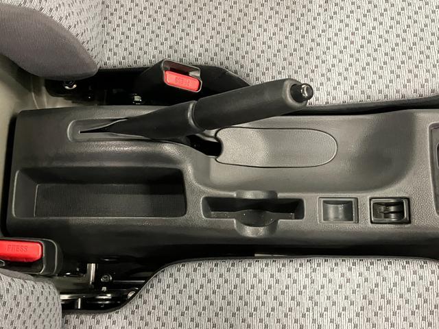 キャリイトラック KCエアコン・パワステ 7型 4WD スピーカー内臓ラジオ オートライト 衝突被害軽減システム アイドリングストップ 横滑り防止機能(44枚目)