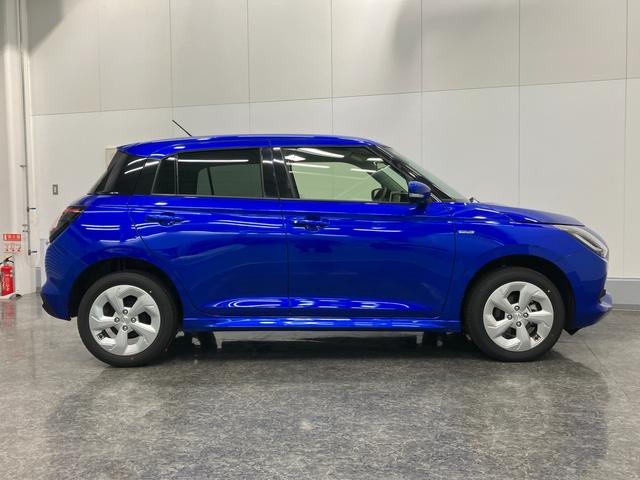 スイフト ＨＹＢＲＩＤ　ＭＸ　４ＷＤ　ＬＥＤヘッドランプ　オートライト　プッシュスタート　シートヒーター　オートエアコン　衝突被害軽減システム　アイドリングストップ　横滑り防止機能　衝突安全ボディ　盗難防止システム（11枚目）