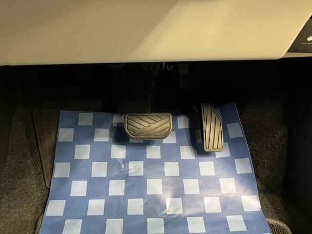 スイフト ＨＹＢＲＩＤ　ＭＸ　４ＷＤ　ＬＥＤヘッドランプ　オートライト　プッシュスタート　シートヒーター　オートエアコン　衝突被害軽減システム　アイドリングストップ　横滑り防止機能　衝突安全ボディ　盗難防止システム（41枚目）