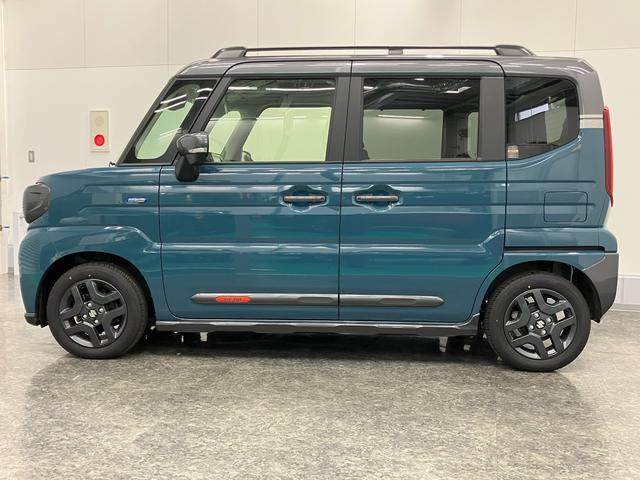 スペーシア ギア　ＨＹＢＲＩＤ　ＸＺ　全方位モニター付きナビ　オートライト　Ｂｌｕｅｔｏｏｔｈ　スライドドア　純正ナビ　プッシュスタート　シートヒーター　オートエアコン　衝突被害軽減システム　アイドリングストップ　横滑り防止機能　衝突安全ボディ（12枚目）