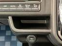 【インパネセンターポケット】薄型の小物が置けます