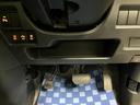 【運転席アンダートレー】タオル等置くのに便利