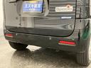 【後退時ブレーキサポート】リヤバンパーに4つの超音波センサーを内蔵し、車両後方にある障害物を検知。透明なガラスなども検知でき、コンビニの駐車場などでの衝突回避をサポートします。
