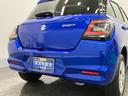 【後退時ブレーキサポート】リヤバンパーに4つの超音波センサーを内蔵し、車両後方にある障害物を検知。透明なガラスなども検知でき、コンビニの駐車場などでの衝突回避をサポートします。