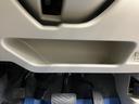 【運転席アンダートレー】タオル等置くのに便利
