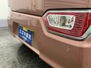 【後退時ブレーキサポート】リヤバンパーに4つの超音波センサーを内蔵し、車両後方にある障害物を検知。透明なガラスなども検知でき、コンビニの駐車場などでの衝突回避をサポートします。