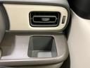 【運転席ドリンクホルダー】使いやすさに配慮したドリンクホルダー