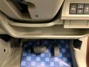 【運転席アンダートレー】タオル等置くのに便利