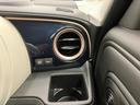 【運転席ドリンクホルダー】使いやすさに配慮したドリンクホルダー