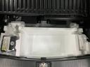 【サブトランク】ラゲッジ下には、スペアタイヤの替わりとなる応急タイヤパンク修理キットも備え付けられています。