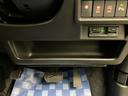 【運転席アンダートレー】タオル等置くのに便利