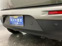 【後退時ブレーキサポート】リヤバンパーに4つの超音波センサーを内蔵し、車両後方にある障害物を検知。透明なガラスなども検知でき、コンビニの駐車場などでの衝突回避をサポートします。