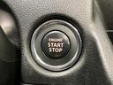 【キーレススタートシステム】エンジンスタートがボタン一つで始動。キーはポケットやカバンに入れたままでもエンジン始動が可能です。