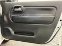 【運転席ドア】収納ポケットがあります。