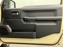 【運転席ドア】収納ポケットがあります。