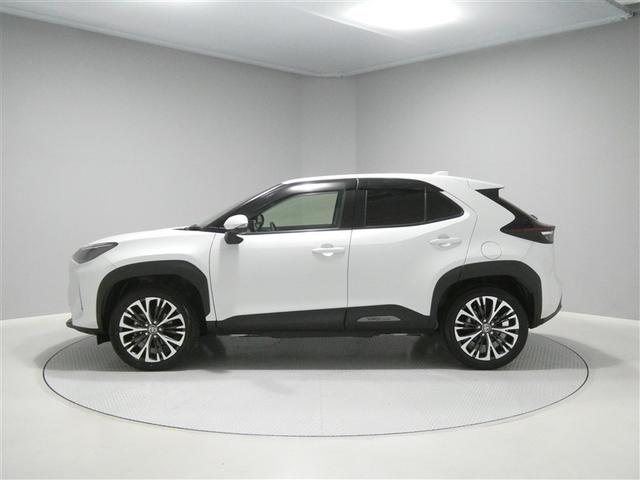 ヤリスクロス ハイブリッドＺ　セーフティセンス　ディスプレイオーディオ　ＬＥＤヘッドライト　リアスポイラー　バックモニター　スマートキー　純正アルミホイール　パワーシート　シート素材モケット　オートエアコン　クルーズコントロール（2枚目）