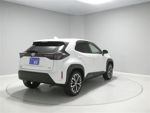 ヤリスクロス ハイブリッドＺ　セーフティセンス　ディスプレイオーディオ　ＬＥＤヘッドライト　リアスポイラー　バックモニター　スマートキー　純正アルミホイール　パワーシート　シート素材モケット　オートエアコン　クルーズコントロール（3枚目）