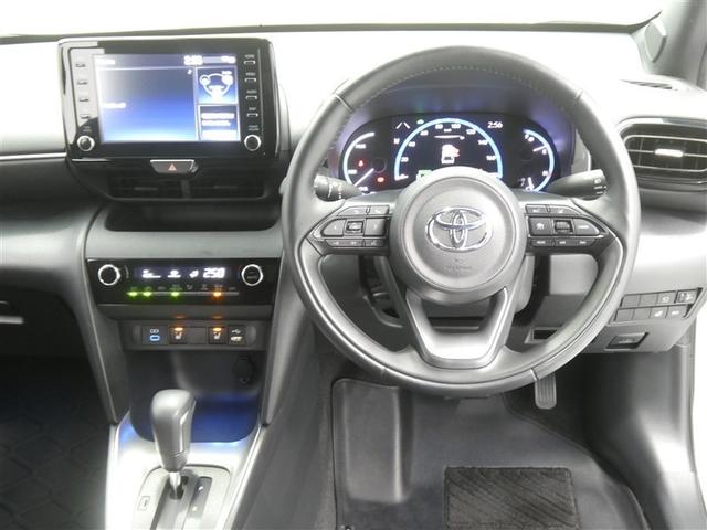 ヤリスクロス ハイブリッドＺ　セーフティセンス　ディスプレイオーディオ　ＬＥＤヘッドライト　リアスポイラー　バックモニター　スマートキー　純正アルミホイール　パワーシート　シート素材モケット　オートエアコン　クルーズコントロール（4枚目）