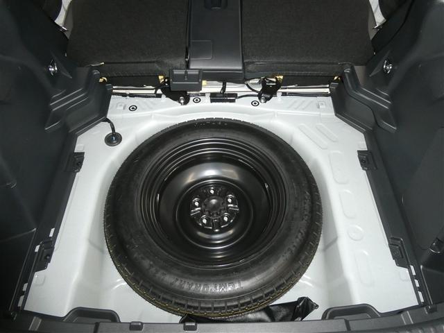 ヤリスクロス ハイブリッドＺ　セーフティセンス　ディスプレイオーディオ　ＬＥＤヘッドライト　リアスポイラー　バックモニター　スマートキー　純正アルミホイール　パワーシート　シート素材モケット　オートエアコン　クルーズコントロール（17枚目）