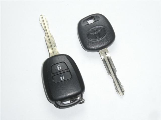 ヴィッツ F Mパッケージ ワンセグメモリーナビ CD再生付き キーレスエントリー シート素材モケット マニュアルエアコン ハロゲンライト パワステ パワーウィンドウ ABS付 デュアルエアバッグ付き イモビライザー(14枚目)