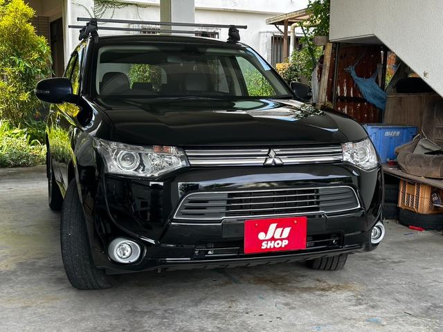 アウトランダーＰＨＥＶ Ｇプレミアムパッケージ　４ＷＤ　ルーフキャリア　スマートキー　プッシュスタート　ロックフォードサウンド　本革シート　ＴＶ　ナビ　Ｂｌｕｅｔｏｏｔｈ　バックカメラ　ＥＴＣ　純正アルミ　シートヒーター　パドルシフト　オートライト