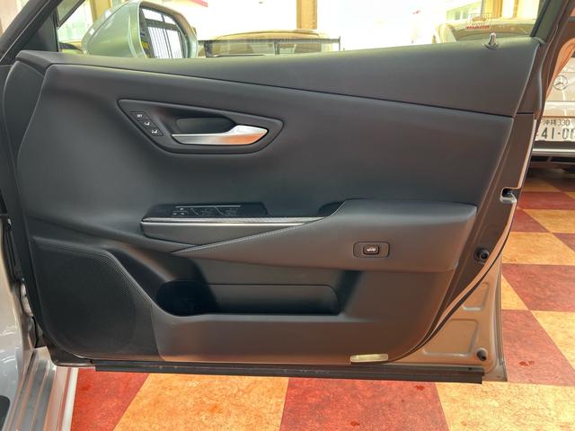 クラウンハイブリッド RSアドバンス ●ムーンルーフ●デジタルインナーミラー●TOM'Sカーボンステアリング●20インチフォージド●RSRサス●ツインディスプレイ●ドライブレコーダー●アラウンドビューモニター●ポップアップディスプレイ(31枚目)