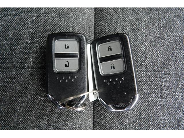 フィット e:HEVホーム 純正オーディオ スマートキー、ETC、リアカメラ、フロアマット、ドアバイザー、あんしんパッケージ 防錆済 助手席エアバッグ 運転席エアバッグ アイドリングストップ LEDライト USB接続 ABS(46枚目)