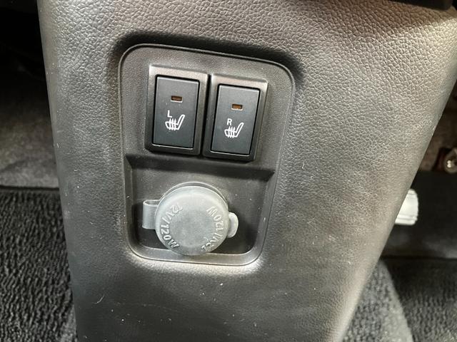 運転席、助手席にシートヒーター付いています