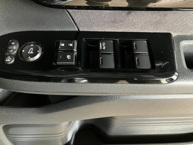 運転席側ドアボタン群