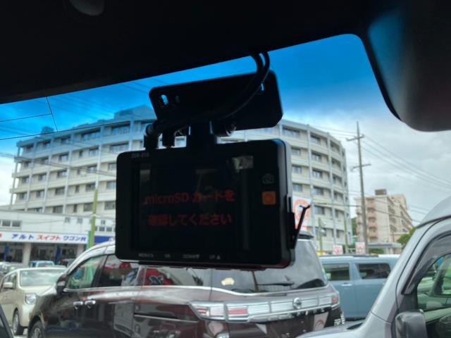 ドライブレコーダー前後に付いています