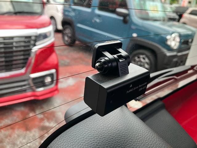 ドライブレコーダー前後に付いています