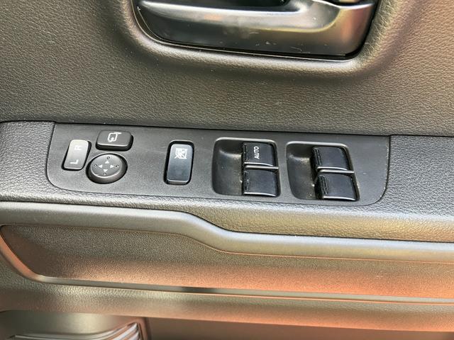 運転席側ドアボタン群