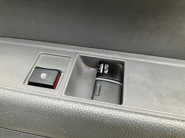 運転席側ドアボタン