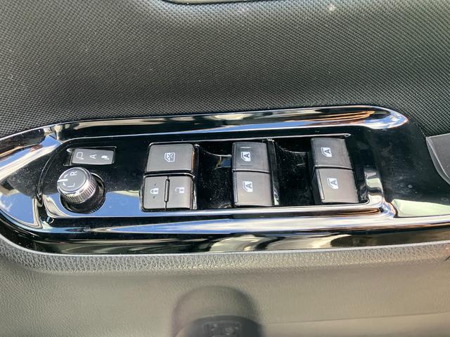 運転席側ドアボタン群