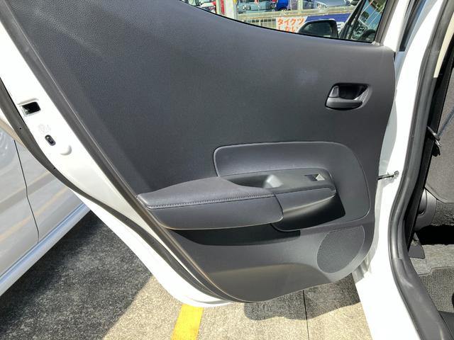 後部座席左ドア