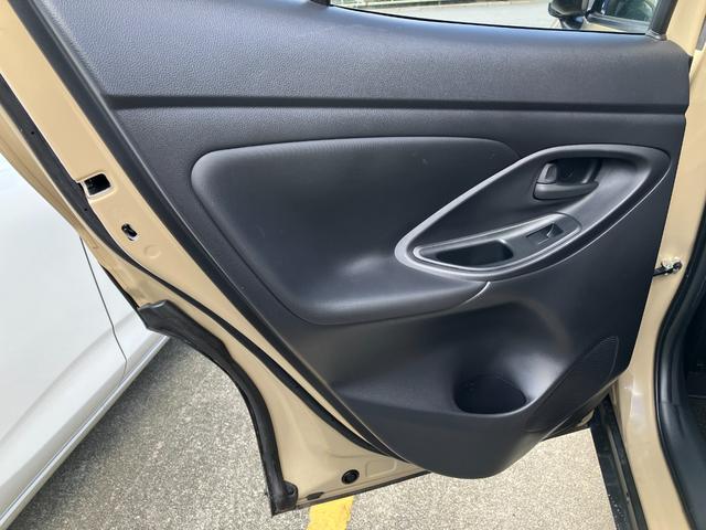 後部座席左ドア