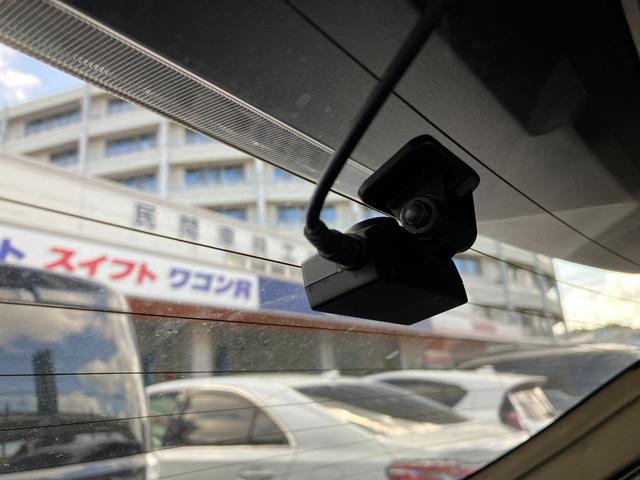 ドライブレコーダー前後に付いています