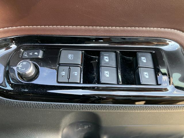 運転席側ドアボタン群