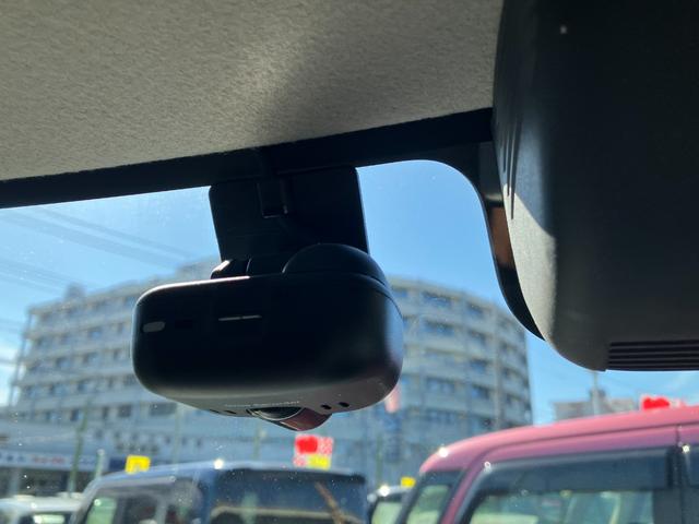 ドライブレコーダー前後に付いています