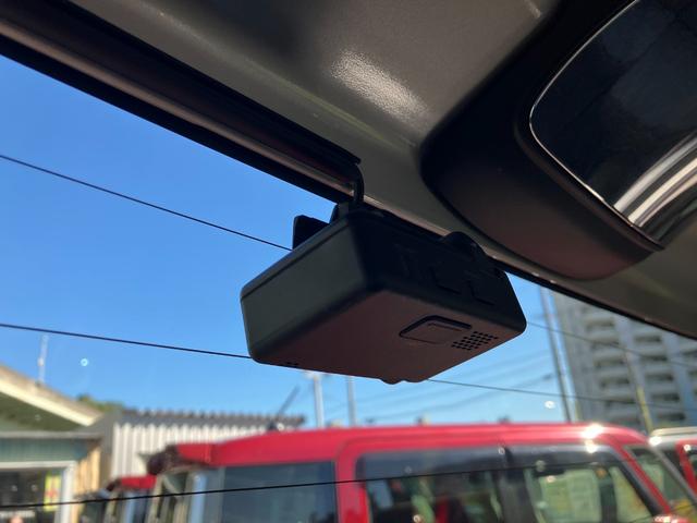 ドライブレコーダー前後に付いています