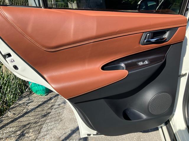 後部座席左ドア