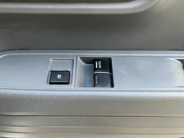 運転席側ドアボタン