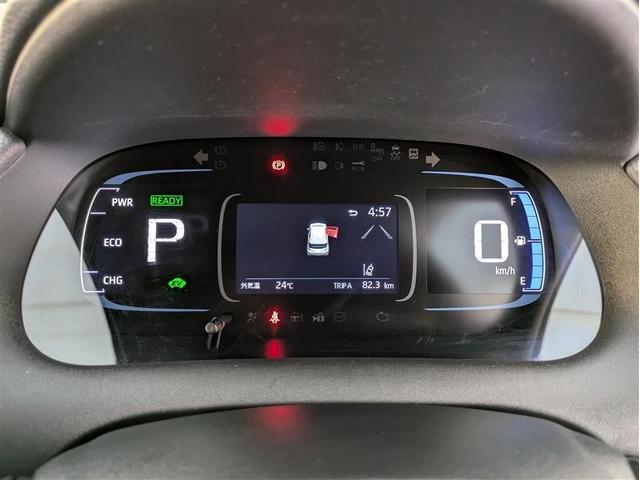 マルチインフォメーションディスプレイ付きのメーターです。エコ運転へ導く多彩な情報を表示してくれます。