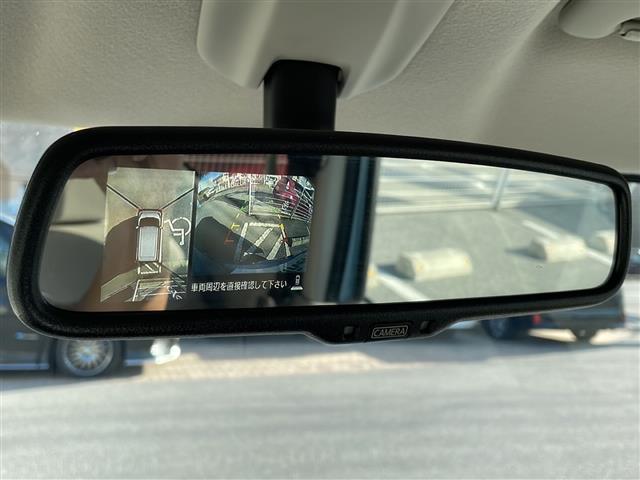 【全方位カメラ】　真上から見たような映像が流れ、便利かつ大変見やすく安全確認もできます！駐車が苦手な方にもオススメな便利機能です！